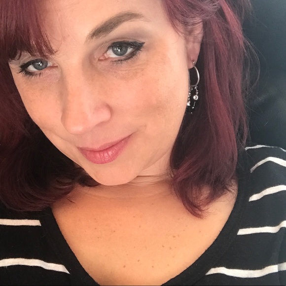 Tonya @alamodewardrobe - Picture 2 of 2